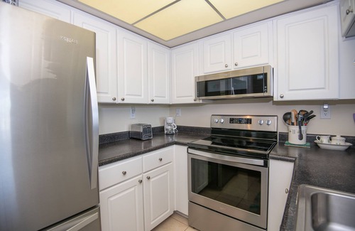 Belle Vista Condominio | Cozy Waterfront Condo | Patio & Beach Access