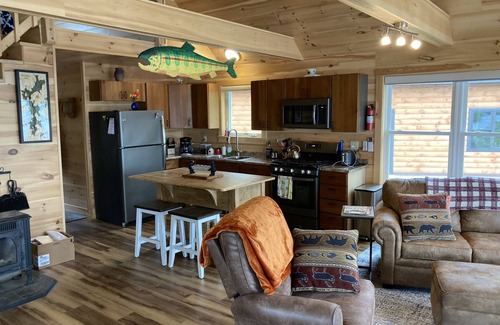 Greenville Cabina | Cozy Waterfront Cabin - Moosehead Lake