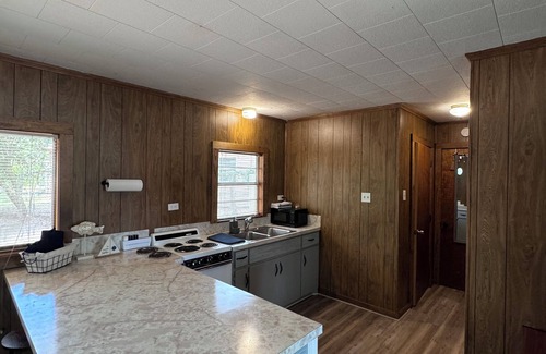 Farmerville Cabina | Cozy Waterfront Cabin on Lake D'Arbonne