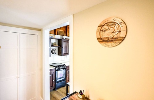 Southport Casa | Cozy Waterfront Cottage with Dock