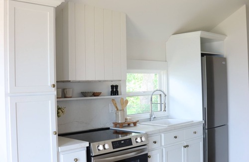Stratford Cabaña | Cozy waterfront cottage