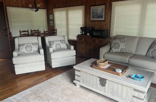 Huddleston Cabina | Waterfront Cottage asequible cerca de la base de la montaña Smith, excelentes vistas