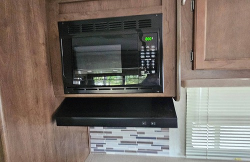 Oriental Casa | Cozy waterfront travel trailer 1 bedroom and AC, WiFi in charming Oriental