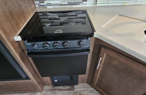Oriental Casa | Cozy waterfront travel trailer 1 bedroom and AC, WiFi in charming Oriental