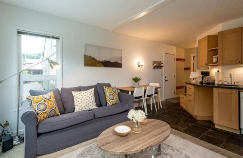 Whistler Creekside Casa | Retiro acogedor Whistler pasos a la góndola!