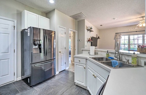Murraysville Casa | Cozy Wilmington Bungalow ~ 6 Mi to Beaches!