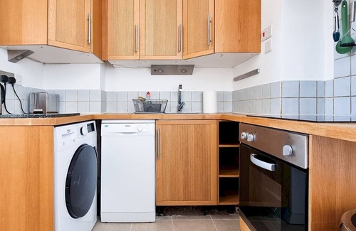 Wimbledon Park Apartamento | Cozy Wimbledon Flat Walk to Tube, Park & Tennis! | Pass The Keys
