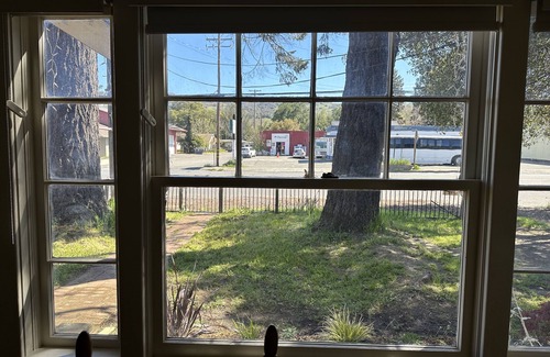 Boonville Casa | Cozy wine country home on 1 acre in town -walk to vineyards, restaurants, cafes