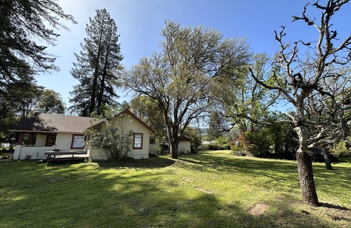 Boonville Casa | Cozy wine country home on 1 acre in town -walk to vineyards, restaurants, cafes