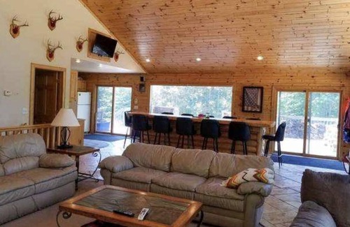 Harrison Cabina | 3-Bedroom Cabin Nestled in the Woods on a Pond! Sleeps 16-20 - ORV Trail access.
