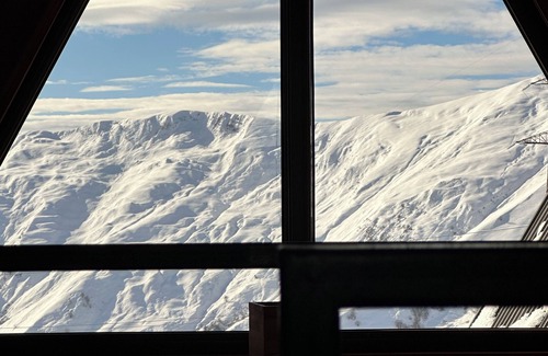 Kazbegi Cabaña | cozy winter cottage in picturesqueue Gudauri with WiFi, near ski slopes
