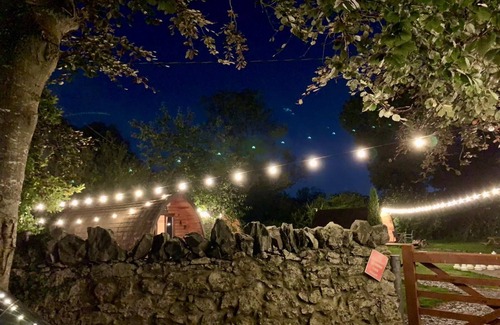 Dwyran Cabina | Cozy Winter Hot Tent With Log Burner, Tv & Hot tub