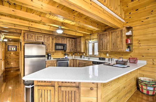 New Market Cabina | Cozy Winter Retreat: Great Location & Pet Friendly