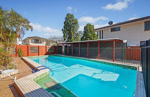 Robertson Apartamento | Cozy with Pool 4BD Family Retreat in Robertson