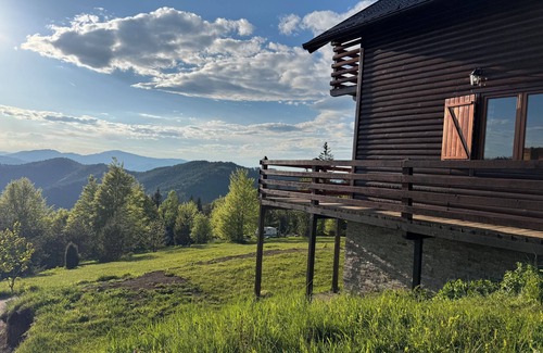 Kremna Cabina | Cozy Wooden Cabin on Tara 1320m Altitude Sleeps 6 Stunning Views