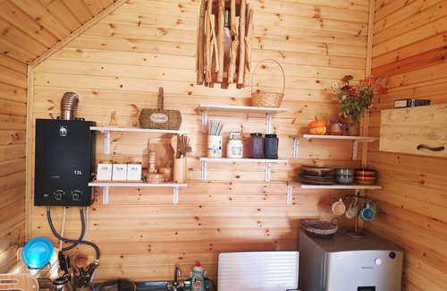 Vedzebi Cabaña | Cozy Wooden Cottage by the Sioni Lake