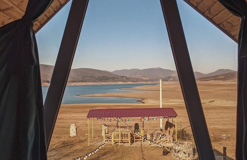 Vedzebi Cabaña | Cozy Wooden Cottage by the Sioni Lake