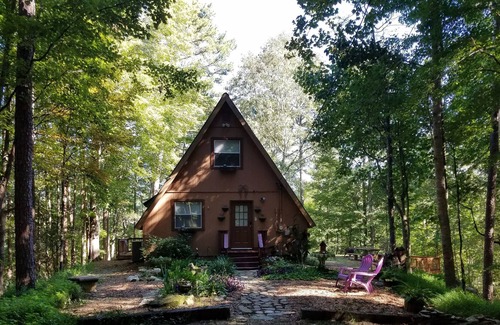 Tellico Plains Cabaña | Cozy woodland cottage with mountain views