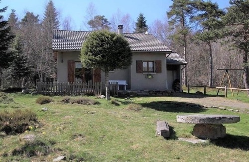 Champclause Cabaña | Gîte de charme au cœur de la forêt du Meygal, proche Lac Bleu, idéal nature et détente