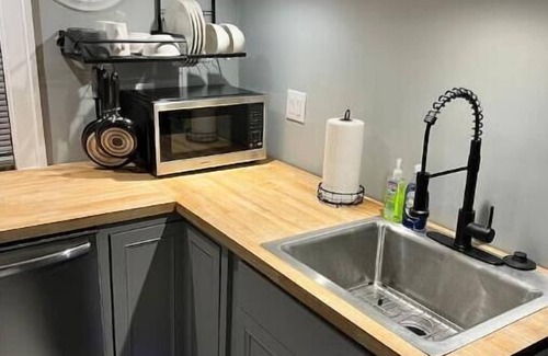 Detroit Apartamento | Cozy Work-From-Home Haven