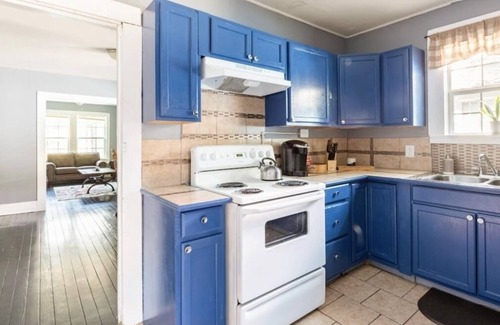 Mid City North Casa | Cozy Yellow Home near LSU and Downtown