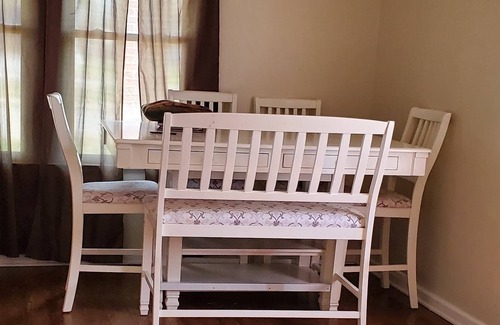 Summerlee Casa | Cozy,yet Spacious 5 bedroom Home, 5 minutes from New River Gorge National Park.