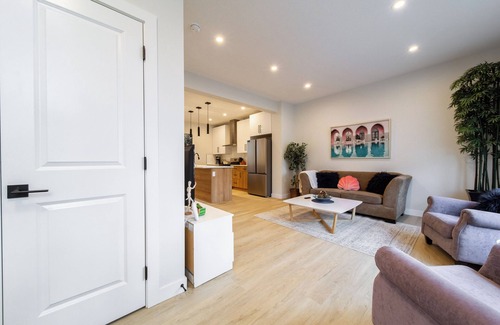 Jasper Place Casa | Cozy4bedroomsEntireHouseFreewifiparkingKINGbeds