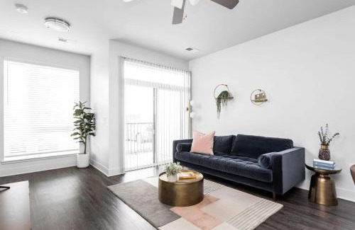 Indianapolis Apartamento | CozySuites 1BR Modern Apt near the Fashion Mall