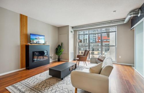 Mill District Apartamento | CozySuites 2BR Mill District with pool, gym # 01