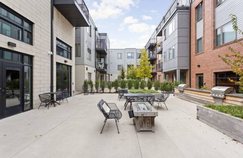Meridian-Kessler Apartamento | CozySuites at Meridian Kessler