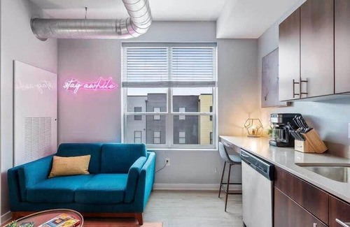 Lower Lawrenceville Apartamento | CozySuites Boutique SDO, Lawrenceville