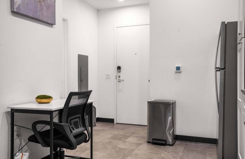 Cultural District Apartamento | CozySuites Chic 1BR in Downtown Pitts #6