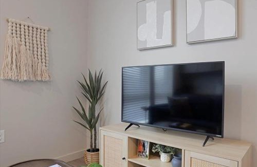 Lower Lawrenceville Apartamento | CozySuites Dream SDO, Lawrenceville