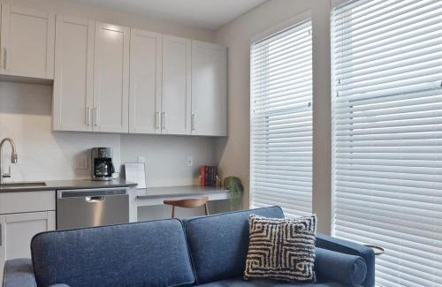 Lower Lawrenceville Apartamento | CozySuites Dream SDO, Lawrenceville