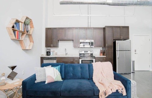 Cole-Noble District Apartamento | CozySuites l 2BR, Monument Circle, Indy