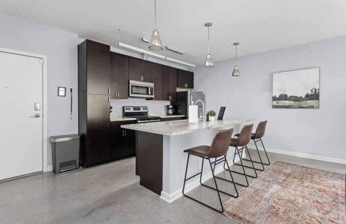 Cole-Noble District Apartamento | CozySuites l Bold 1BR, Monument Circle, Indy
