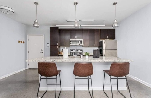 Cole-Noble District Apartamento | CozySuites l Bold 1BR, Monument Circle, Indy