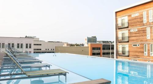 Cole-Noble District Apartamento | CozySuites l Dream 1BR, Monument Circle, Indy