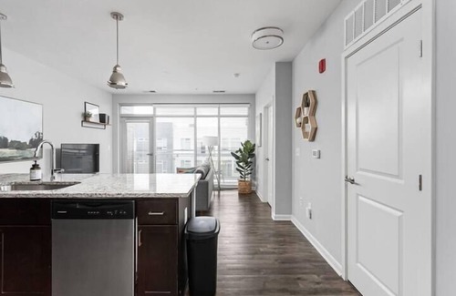 Cole-Noble District Apartamento | CozySuites l Roomy 1BR, Monument Circle, Indy