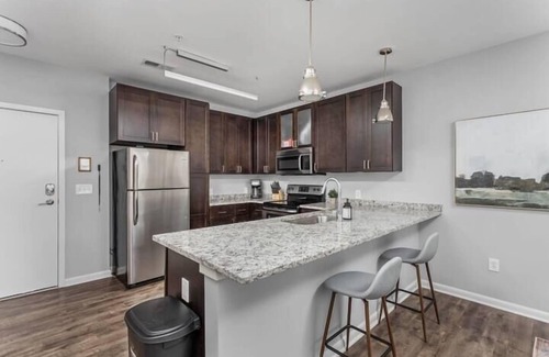 Cole-Noble District Apartamento | CozySuites l Roomy 1BR, Monument Circle, Indy