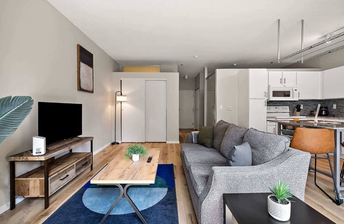 Mill District Apartamento | CozySuites Mill District with pool, gym #13