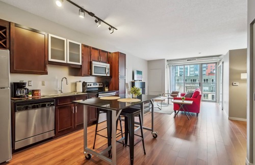 Mill District Apartamento | CozySuites Mill District with pool, gym # 10