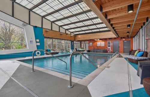Mill District Apartamento | CozySuites Mill District with pool, gym #06