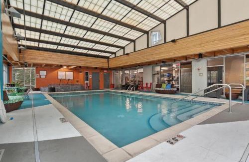 Mill District Apartamento | CozySuites Mill District with pool, gym #06
