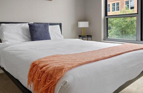 Mill District Apartamento | CozySuites Mill District with pool gym #12