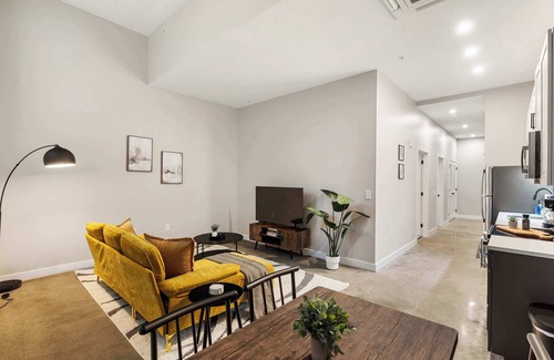 Downtown Cincinnati Apartamento | CozySuites Modern 1BR | OTR District #05
