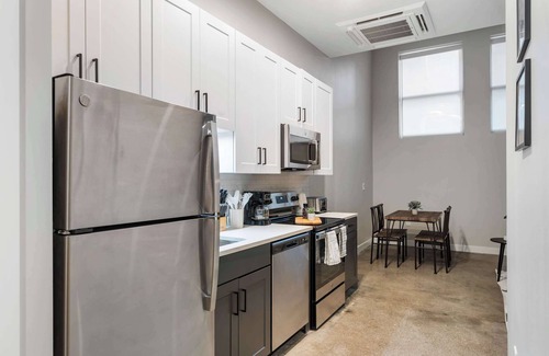 Downtown Cincinnati Apartamento | CozySuites Modern 1BR | OTR District #05