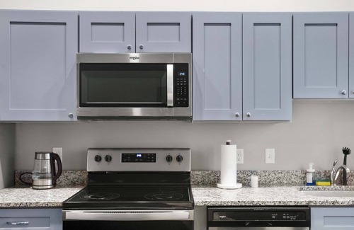 Strip District Apartamento | CozySuites Modern 1BR in Downtown Pitts #3