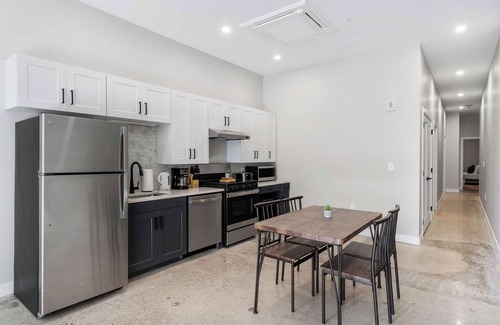 Downtown Cincinnati Apartamento | CozySuites Modern 3BR | OTR District #17