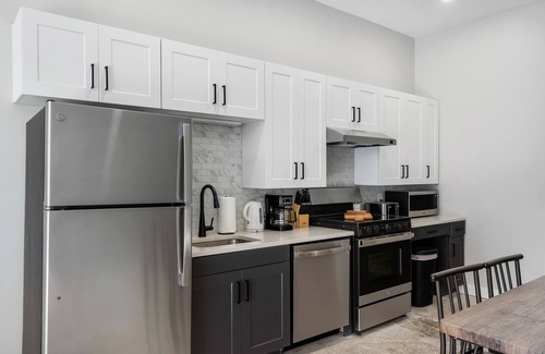 Downtown Cincinnati Apartamento | CozySuites Modern 3BR | OTR District #17